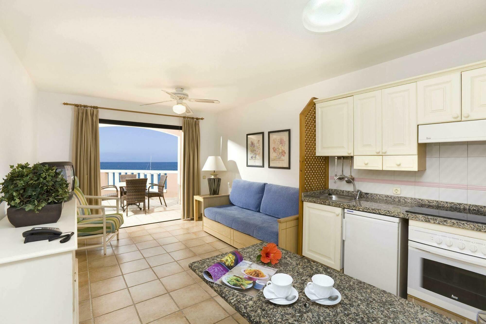 Sol Sun Apartahotel 3*